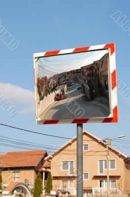 Traffic mirror