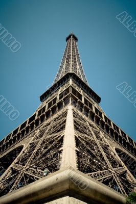 Eiffel tower from the ground