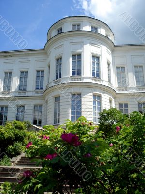 Main building homesteads Bobrinskogo