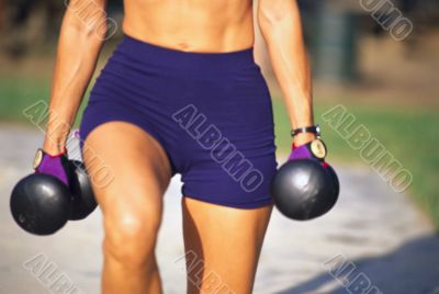 woman lifting weights