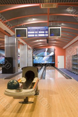 Hall for game in bowling, a track for bowling.