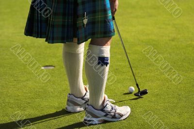 Kilt man putts