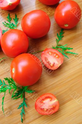 Sliced tomato and lettuce