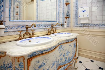 vintage bath room