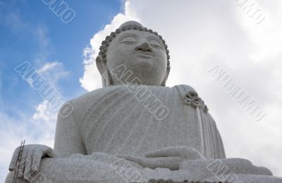 Phra Puttamingmongkol Akenakkiri Buddha Statue