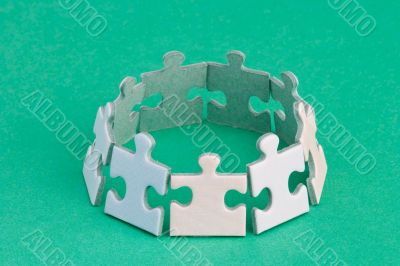Puzzle ring green