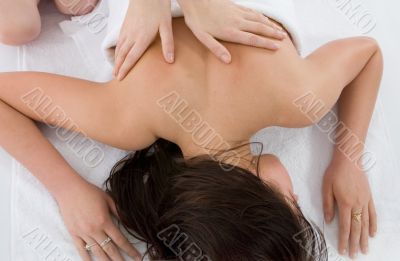  relax massage to the girl