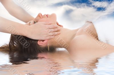 facial massage to the girl