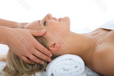 facial massage to the girl