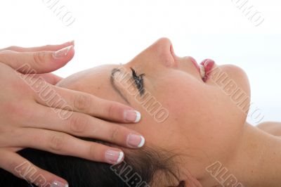facial massage to the girl
