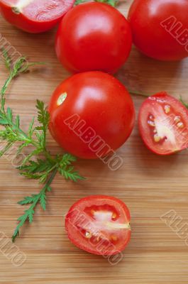 Sliced tomatoes and lettuce