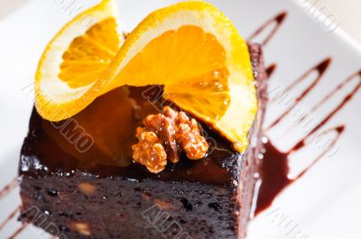 chocolate and walnuts cake