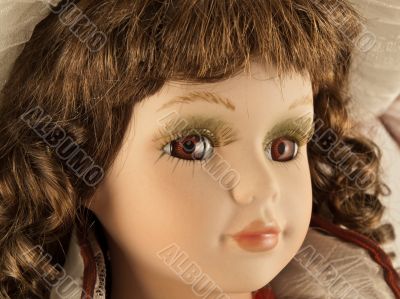 face of old doll