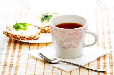 diet breakfast with tea and corn bread