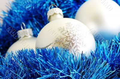 silver crystal balls with snowflake