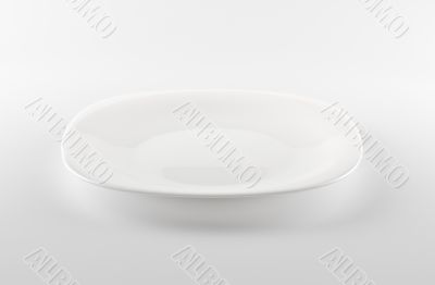 empty white dish 