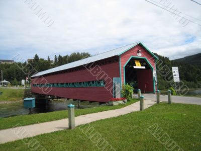 covered bridge in Quebec