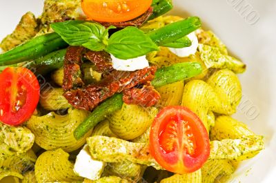 pasta pesto and vegetables