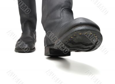 Step military knee-boot