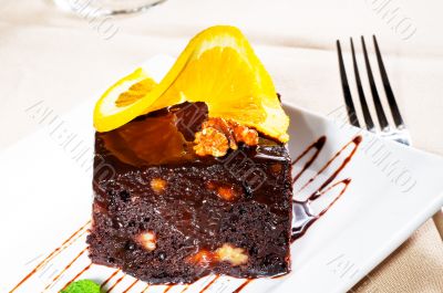 chocolate and walnuts cake