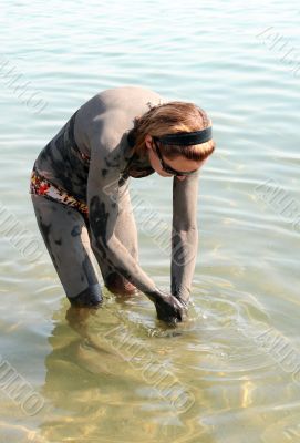 Washing off Dead Sea Mud