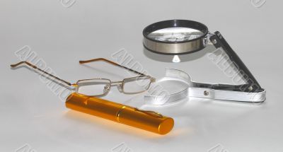  magnifying glasses with cases for glasses