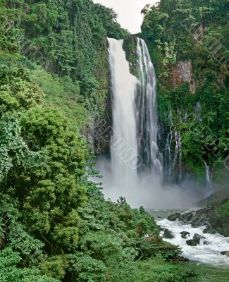 Maria Cristina falls 