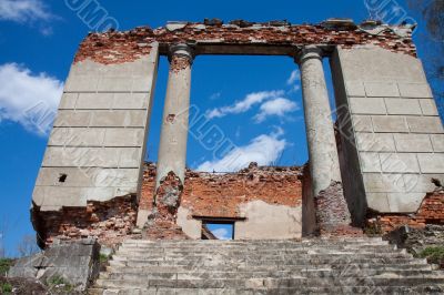  Ruins against the sky