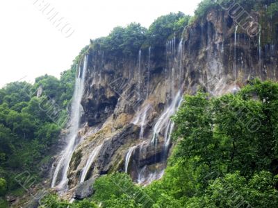 Kings` watrefall. 77 strings