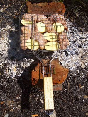 Barbeque on the bonfire