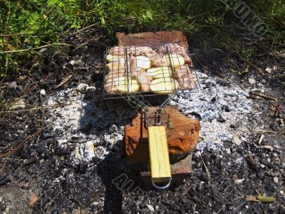 Barbeque on the bonfire