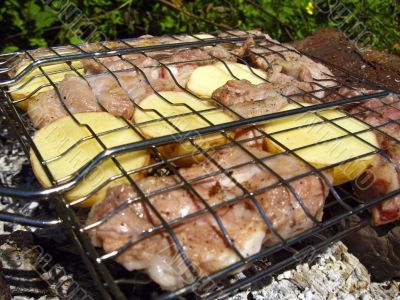 Barbeque on the bonfire