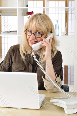 Portrait of a buisnesswoman on the telephone.
