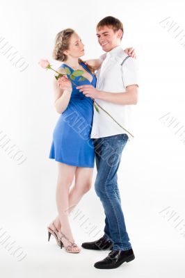 man gives a woman flowers man gives a woman flowers