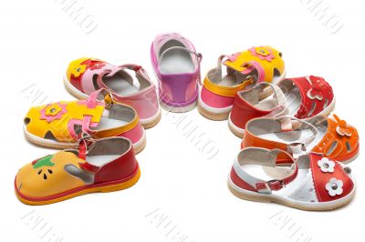 Baby sandals exposed by semicircle