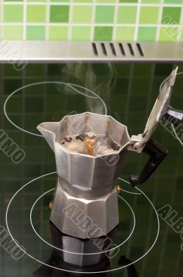 Coffee-maker boils coffee