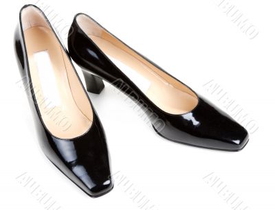 Black feminine varnished loafers
