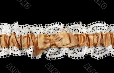 Blanching feminine garter with beige satin band