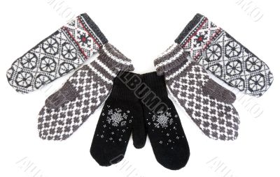 Winter knitted gloves