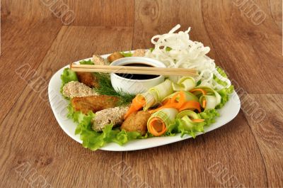  Chicken fillet with rice noodles and vegetablesa