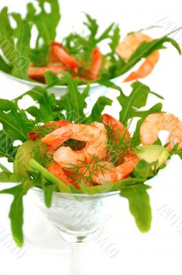 Prawns with avocado and arugula