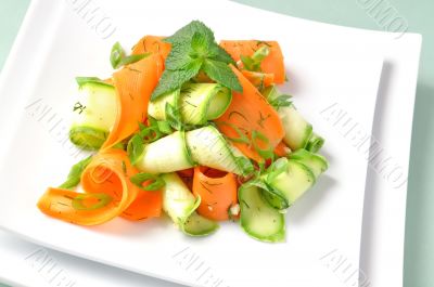 Zucchini salad with carrots