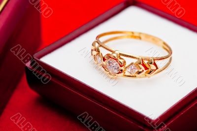 Gold ring with white and blue zirconia enchased