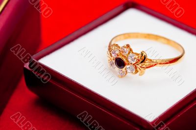 Gold ring with white and blue zirconia enchased