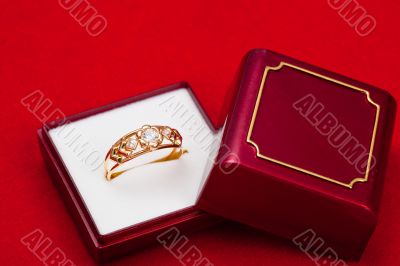 Gold ring with white zirconia enchased