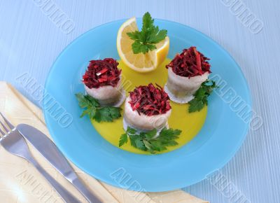 Herring fillet stuffed with beet-apple stuffing and lemon Herring fillet stuffed with beet-apple stuffing and lemon