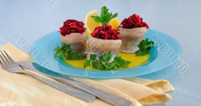 Herring fillet stuffed with beet-apple stuffing