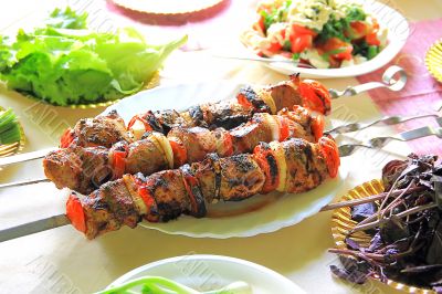 Fried meat, tomato and onion