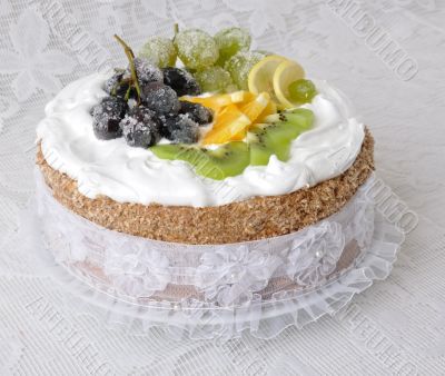 Cake with fresh fruit