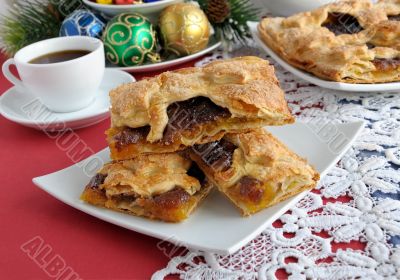 Strudel of apples and jam